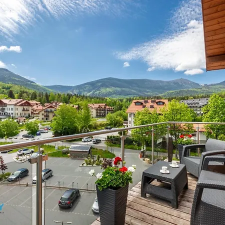 Bluesky: Mountain View Retreat In Apartment