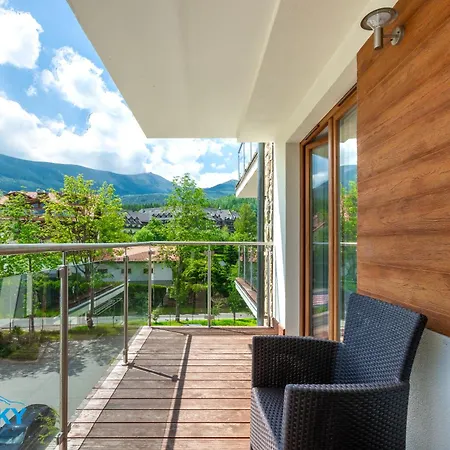 Bluesky: Mountain View Retreat In *