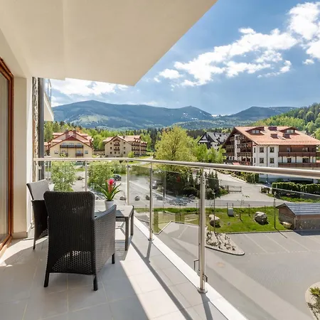 Apartment Bluesky: Mountain View Retreat In