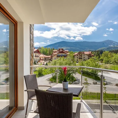 Bluesky: Mountain View Retreat In Apartment