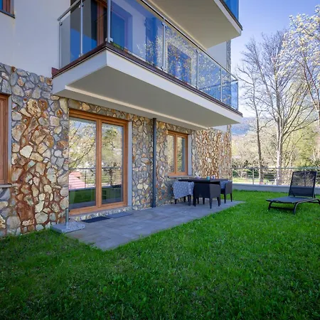 Bluesky: Mountain View Retreat In Apartment