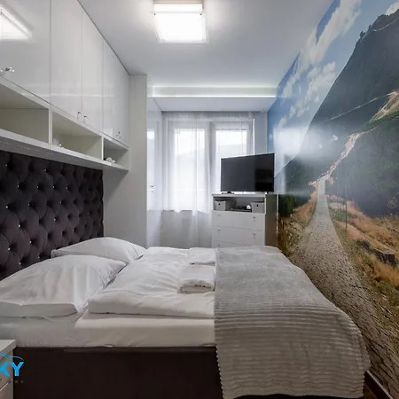 Bluesky: Mountain View Retreat In Apartment